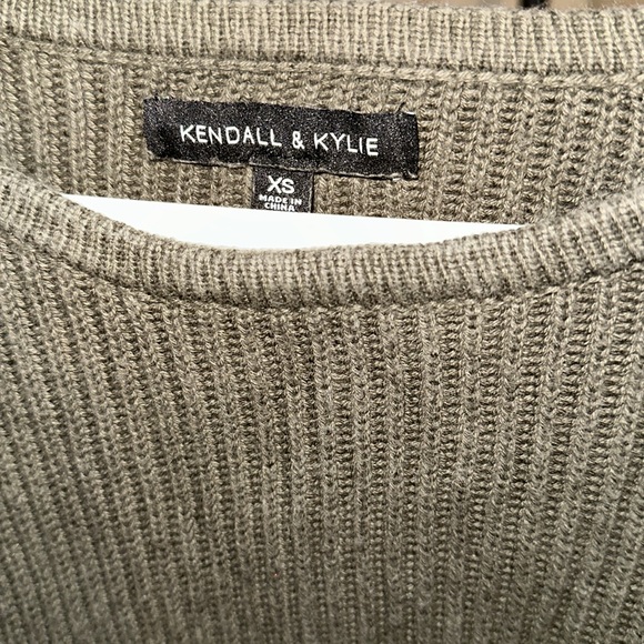 Green kendall and kylie sweater xs - Picture 2 of 3